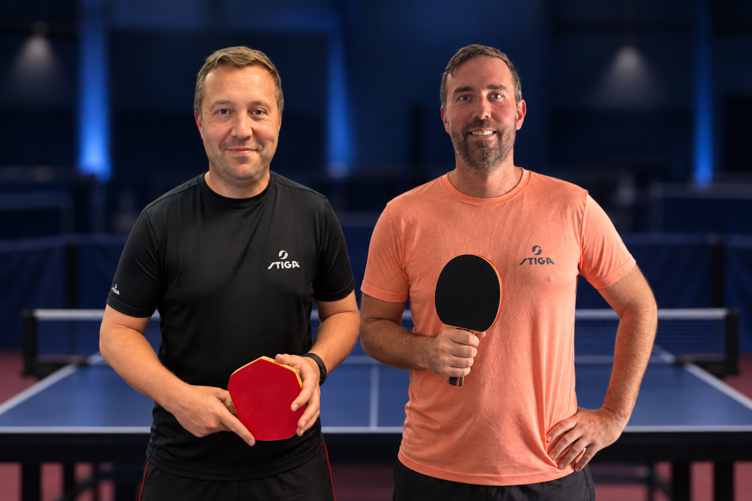 Marcus Sjöberg och Anton Åkesson med bordtennisrack